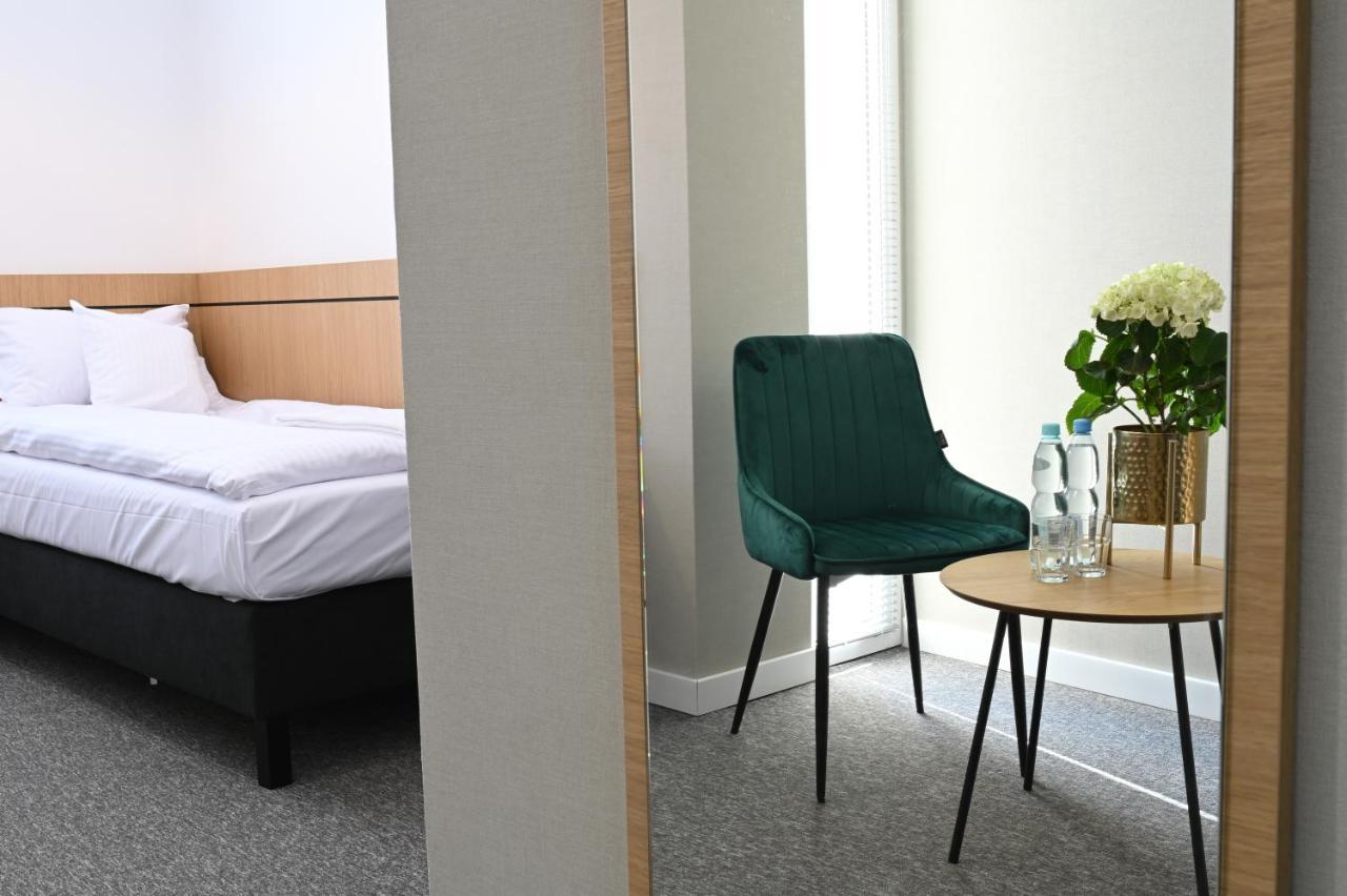 Hotel Parrot Рашин Екстер'єр фото