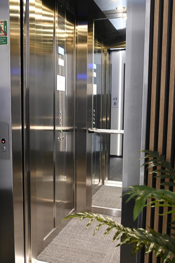 Hotel Parrot Рашин Екстер'єр фото