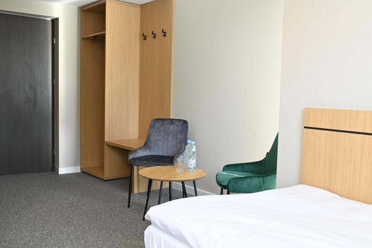 Hotel Parrot Рашин Екстер'єр фото